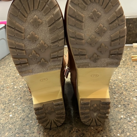 Boot - Picture 3 of 3